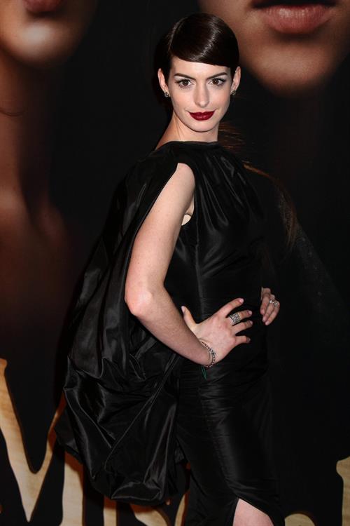 Anne Hathaway Les Miserables NY Premiere December 10-2012 