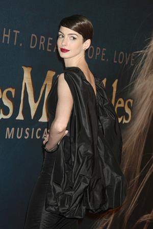 Anne Hathaway Les Miserables NY Premiere December 10-2012 