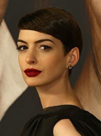 Anne Hathaway Les Miserables NY Premiere December 10-2012 