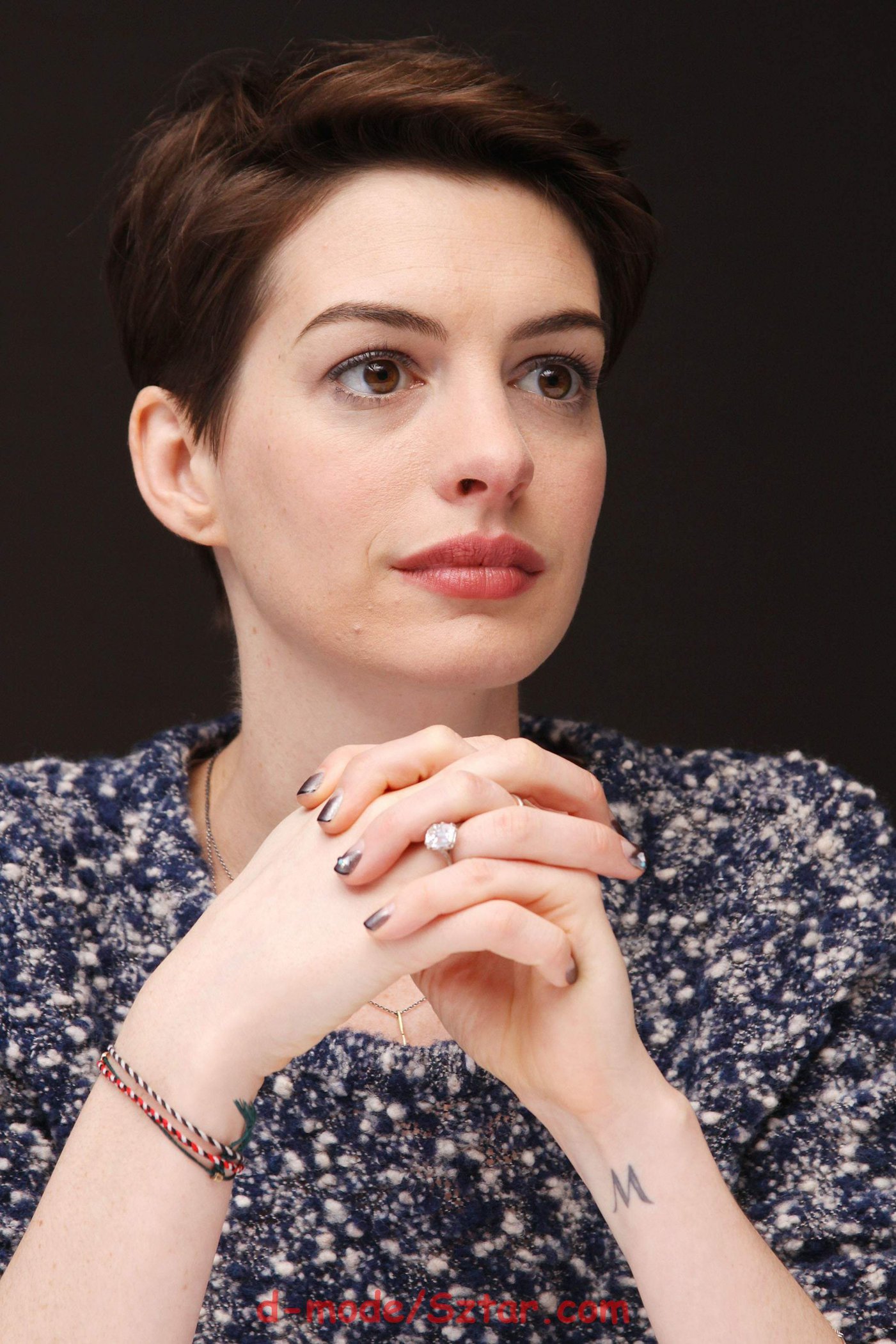 Anne Hathaway Photocall of the musical Les Miserables at the Mandarin Hotel in New York, NY, December 2, 2012