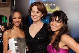 Zoe Saldana ''Avatar'' Premiere in Los Angeles December 16, 2009   