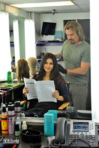 Victoria Justice Victorious Season 3 Episode 1 'A Christmas Tori' stills