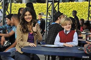 Victoria Justice Victorious Season 3-Episode 8 'April Fools' Blank' stills 