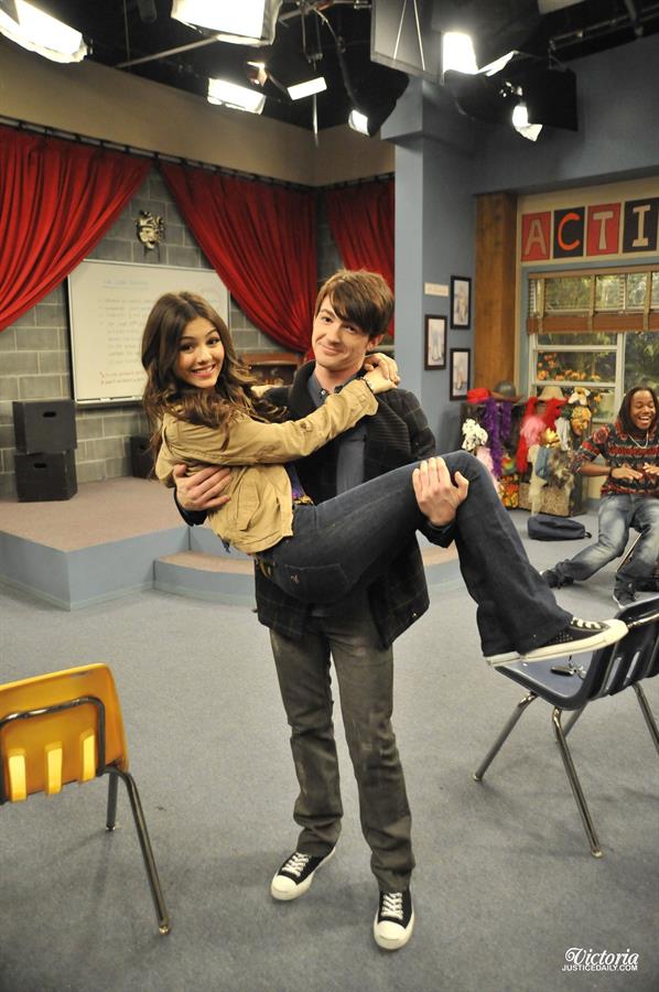 Victoria Justice Victorious Season 3-Episode 8 'April Fools' Blank' stills 