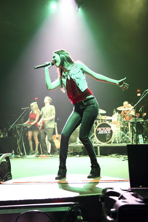 Victoria Justice video 2012 South Shore Music Circus 8/15/12 