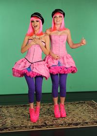 Victoria Justice set of 10 on Top 10/24/12 