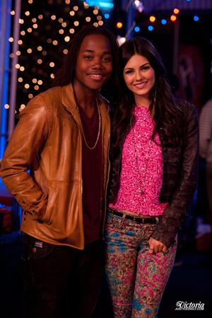 Victoria Justice Victorious Season 3 Episode 19 'Tori fies Beck and Jade' stills 