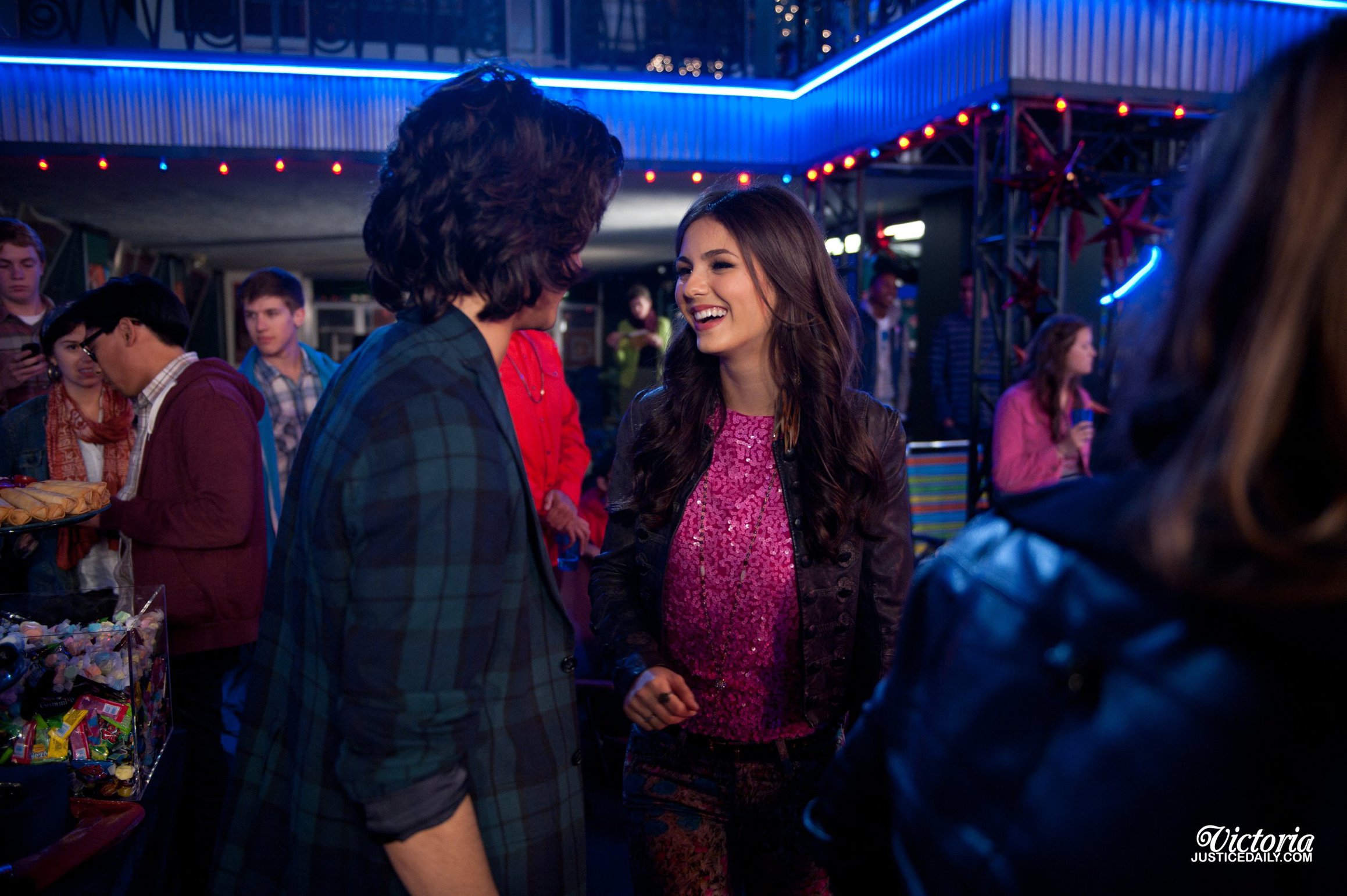Victoria Justice Pictures Victoria Justice Victorious Season 3 Episode 19 'Tori fies Beck and Jade' stills