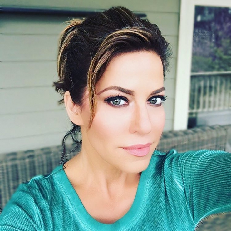 Robin Meade taking a selfie