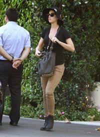 Katy Perry Katy being dropped off at her apartment in Los Angeles by John Mayer 