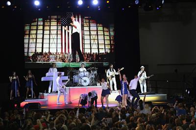 Katy Perry performs at a campaign rally for President Obama in Milwaukee 11/3/12