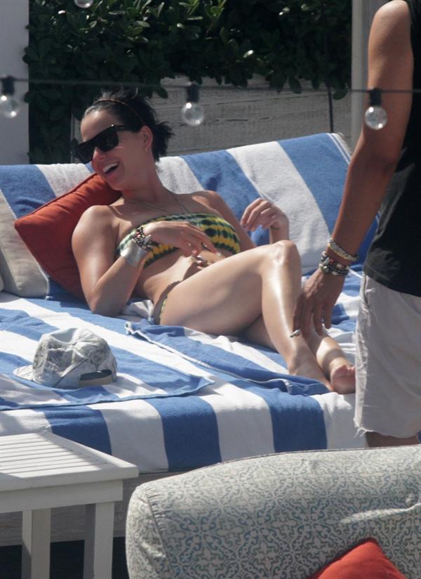Katy Perry - In a bikini at a hotel pool in Miami July 27, 2012