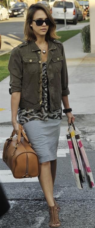 Jessica Alba at Bel Bambini in West Hollywood January 19, 2011 