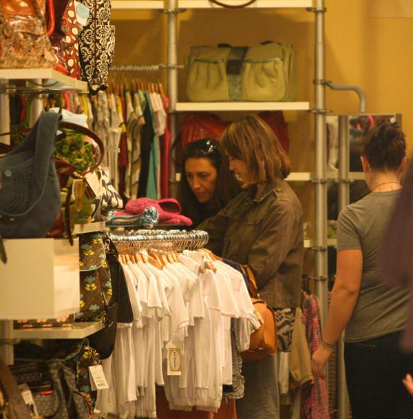 Jessica Alba at Bel Bambini in West Hollywood January 19, 2011 