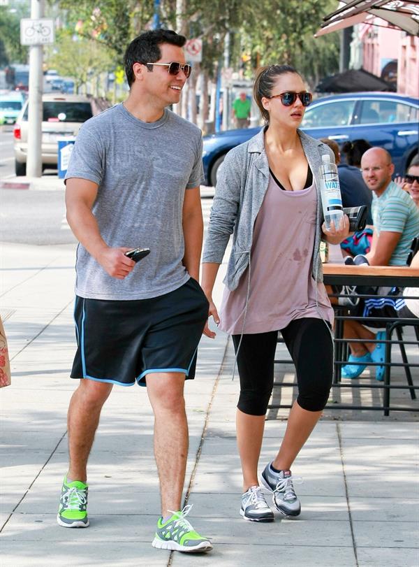 Jessica Alba going for smoothies September 14, 2011