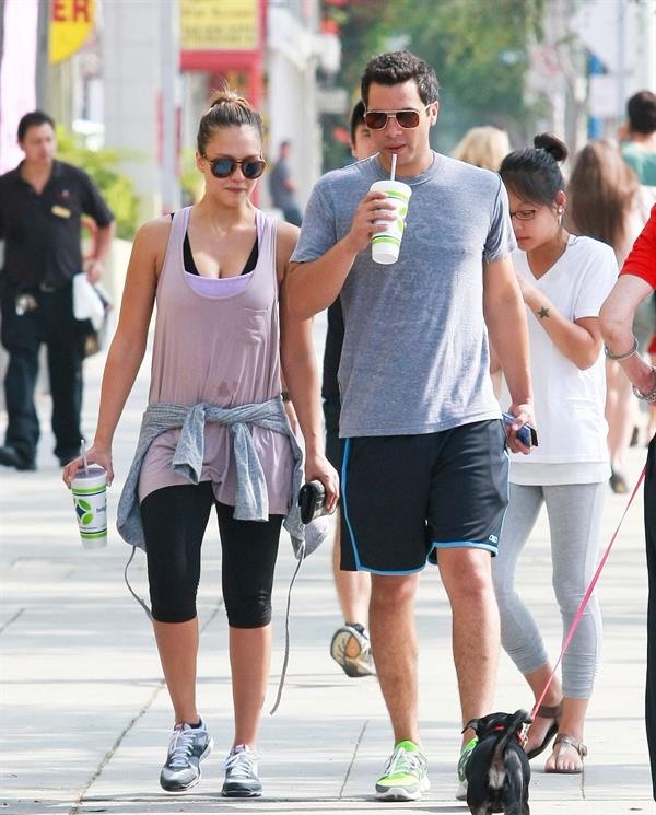 Jessica Alba going for smoothies September 14, 2011