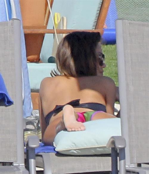 Jessica Alba holiday in Cabo San Lucas December 31, 2010