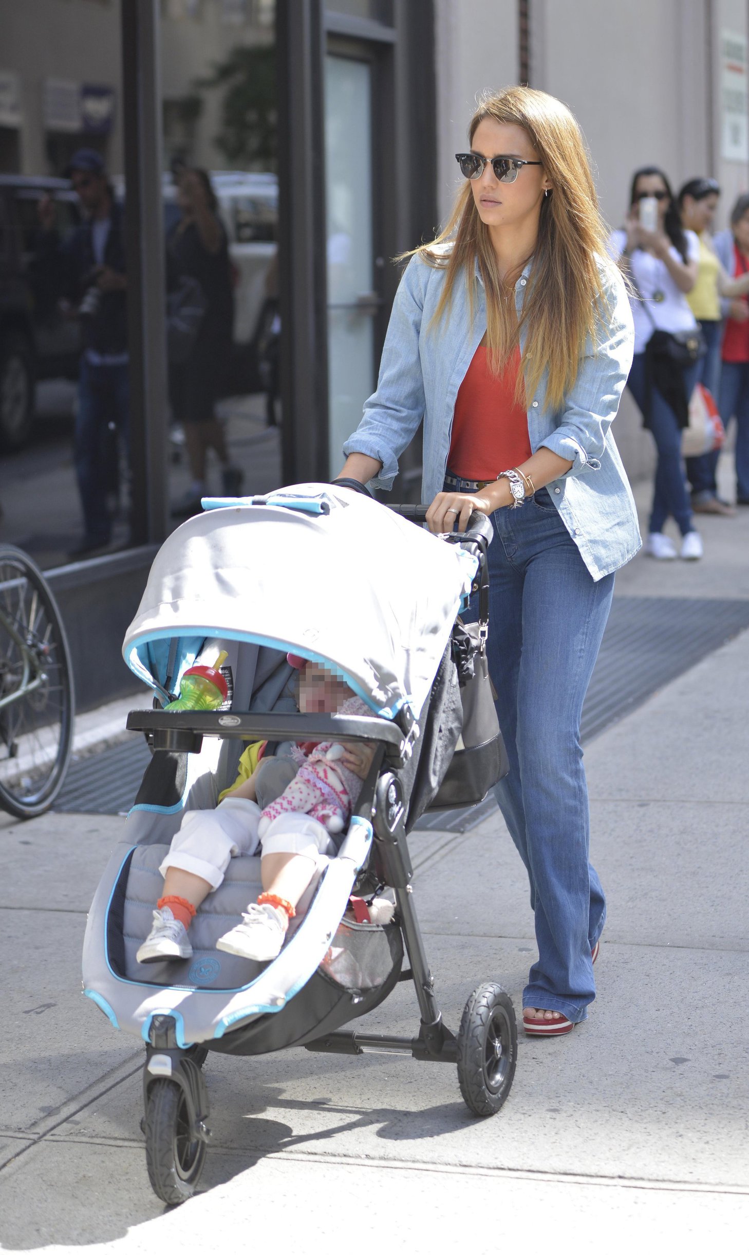 Jessica Alba – candids at Central Park Zoo, NY 9/9/13  