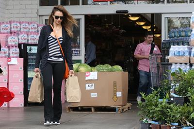 Jessica Alba - Running errands in Los Angeles (16.05.2013) 