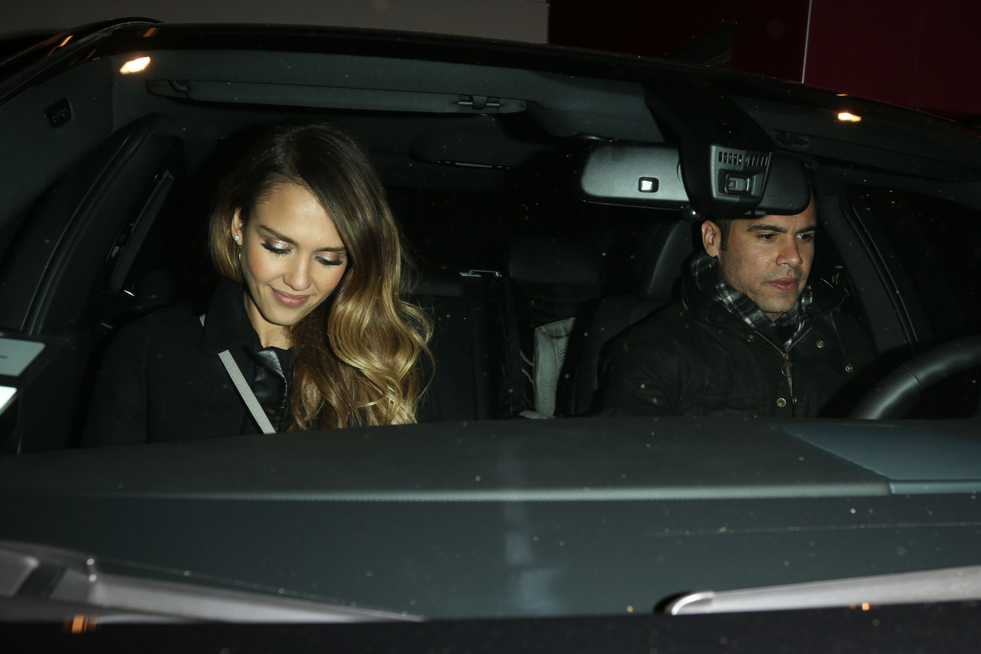 Jessica Alba - leaving Nobu's in Beverly Hills (05.02.2013) 