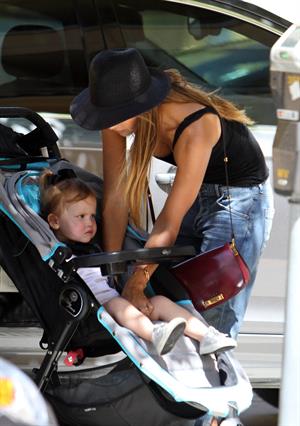 Jessica Alba Shopping with daughters - Aug 24 