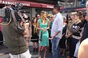 Jessica Alba -  On the set of Extra in New York September 12, 2012 