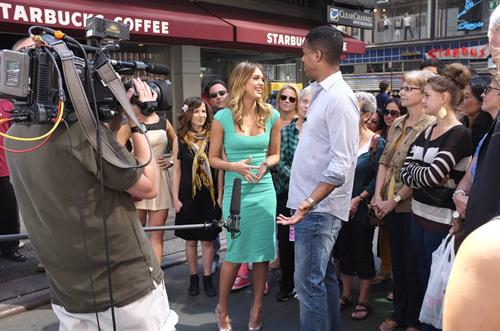 Jessica Alba -  On the set of Extra in New York September 12, 2012 