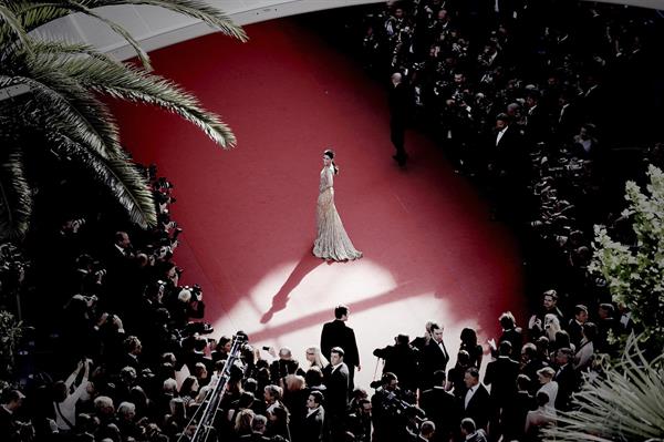 Eva Longoria in a Versace dress at the premiere of Le Passe in Cannes (17.05.2013) 