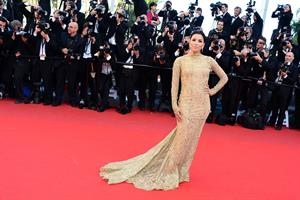 Eva Longoria in a Versace dress at the premiere of Le Passe in Cannes (17.05.2013) 