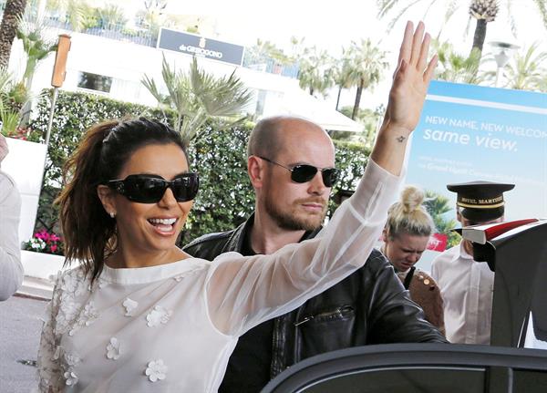 Eva Longoria - Arrives in Cannes (16.05.2013) 