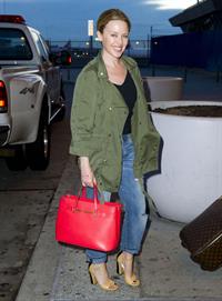 Kylie Minogue - John F. Kennedy International Airport in New York (08.05.2013) 