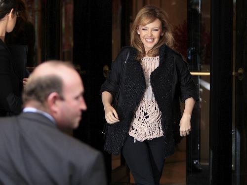 Kylie Minogue Leaving the Four Seasons hotel in Paris - October 29, 2012