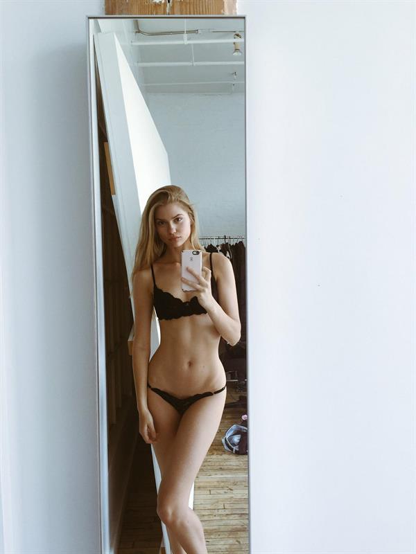 Alexandria Morgan in lingerie taking a selfie