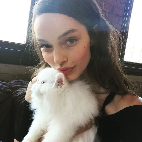 Luma Grothe taking a selfie