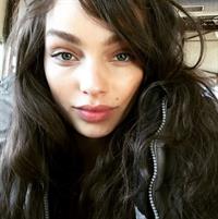 Luma Grothe taking a selfie