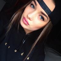 Olga Nowotarska taking a selfie