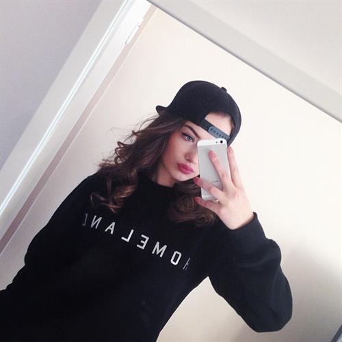 Olga Nowotarska taking a selfie