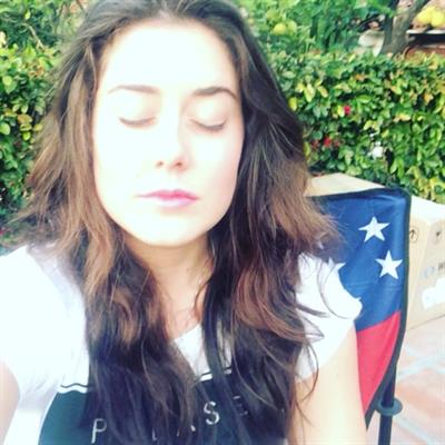 Manon Mathews taking a selfie