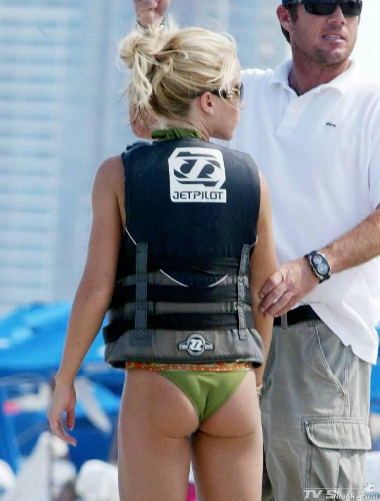 Kendra Wilkinson in a bikini - ass