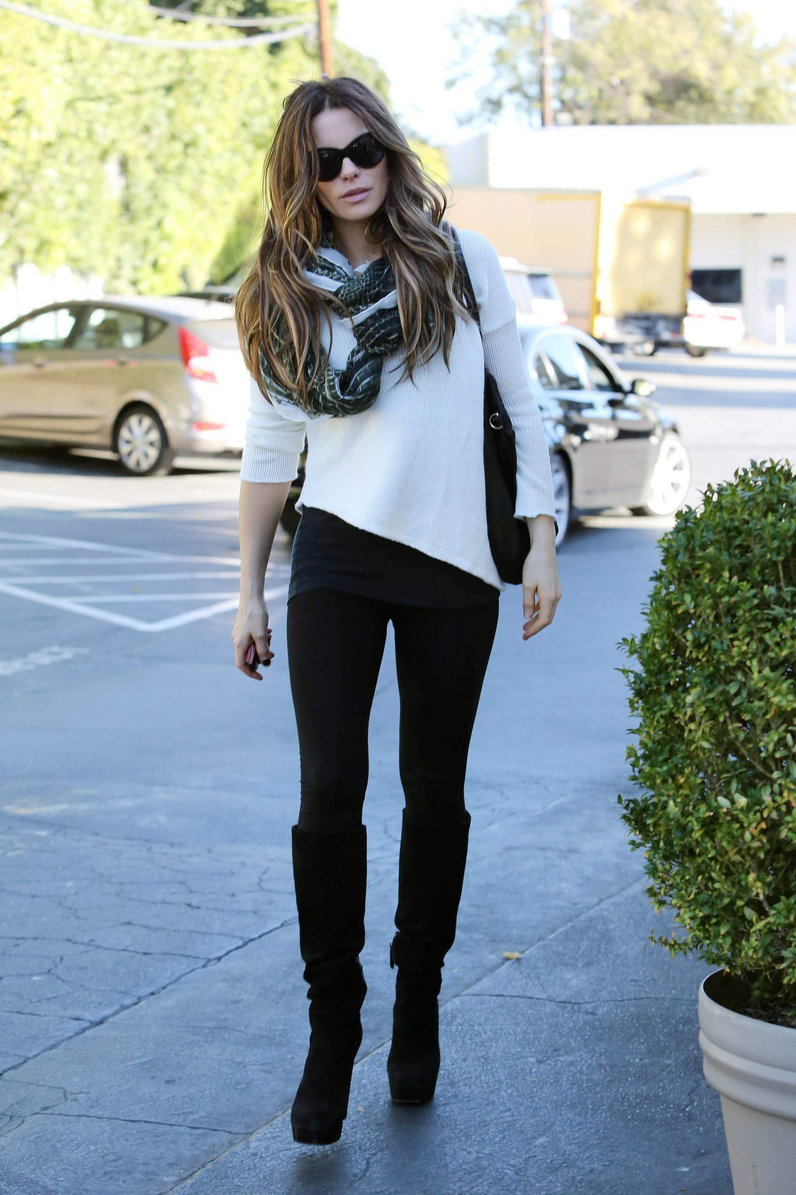 Kate Beckinsale at Brentwood Country Market October 31-2013 