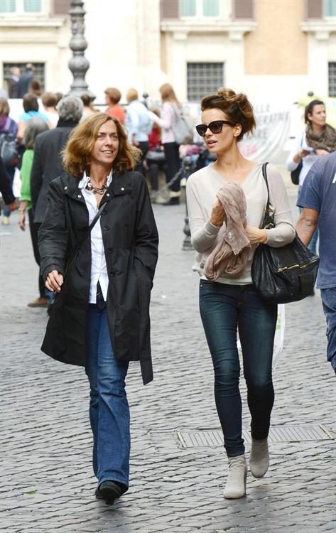 Kate Beckinsale Out and about in Rom November 9-2013  