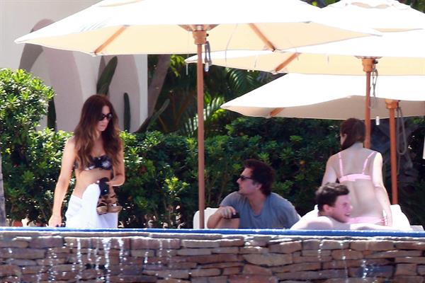 Kate Beckinsale wearing a bikini on vacation in Mexico August 21, 2013