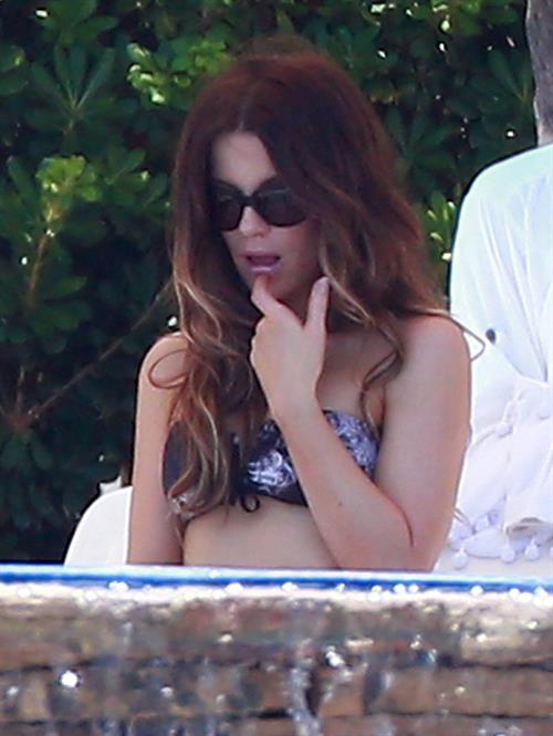 Kate Beckinsale wearing a bikini on vacation in Mexico August 21, 2013
