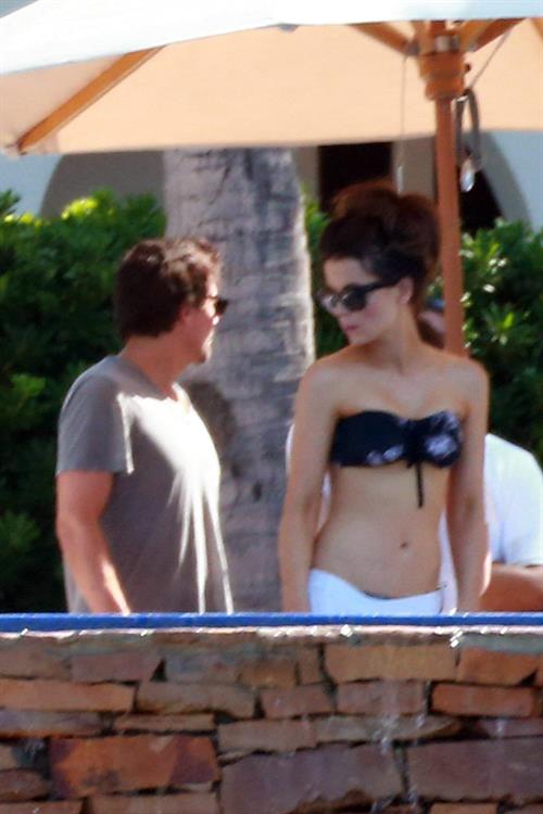 Kate Beckinsale wearing a bikini on vacation in Mexico August 21, 2013