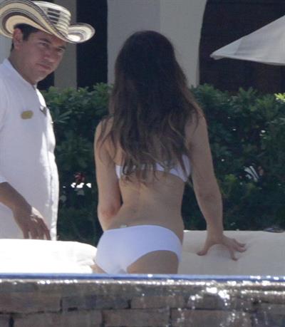 Kate Beckinsale wearing a bikini on vacation in Mexico August 22, 2013 
