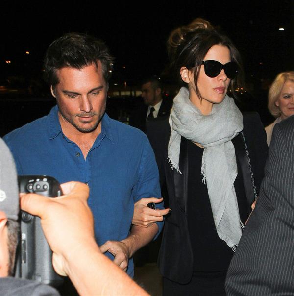 Kate Beckinsale Arrives at LA Airport to catch a flight to NYC May 4-2013