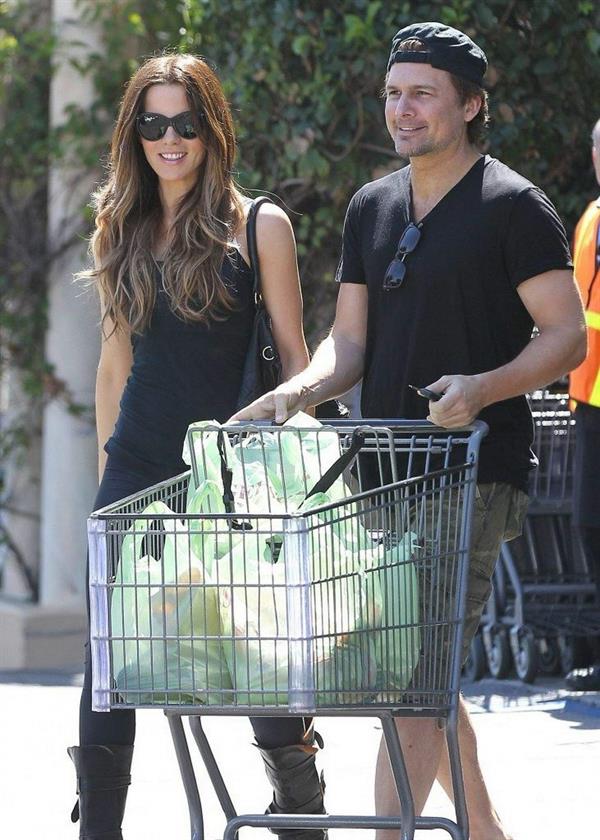 Kate Beckinsale In tights, shopping at a market in Pacific Palisades - September 15, 2013 