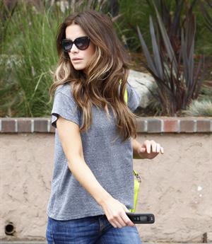 Kate Beckinsale - Enjoys a stroll in Los angeles (07.06.2013) 