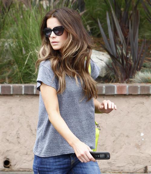 Kate Beckinsale - Enjoys a stroll in Los angeles (07.06.2013) 