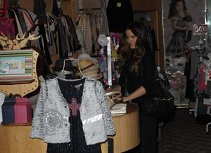 Kate Beckinsale shopping at Piccolo Paradiso store December 14, 2012 